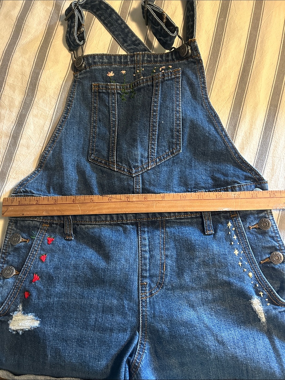 Old Navy Embroidered Denim Shorts Overalls Women XS - Picture 8 of 9